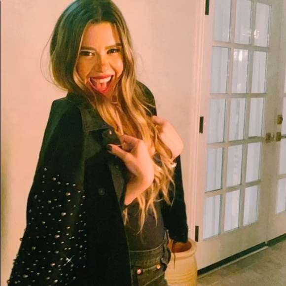 About Me! - Picture 1 of 1